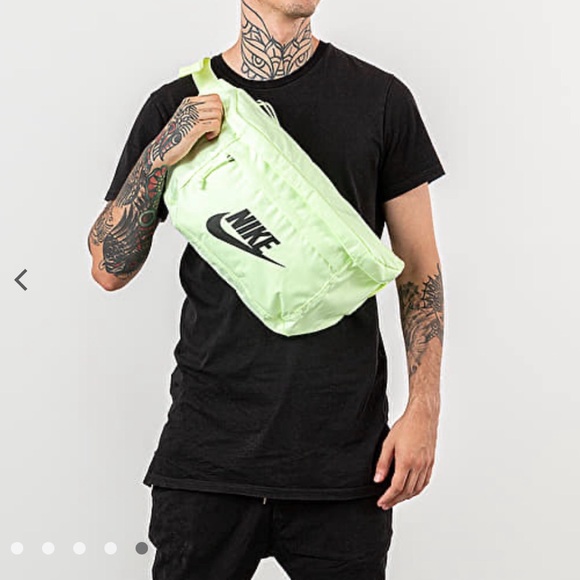 NIKE SPORTSWEAR TECH HIP Pack Waist Cross Body Bum Bag Women/ Men Volt green EUC - Picture 8 of 8